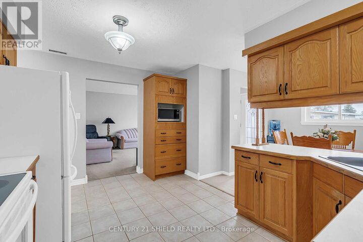 Property Photo:  421 Danis Avenue  ON K6H 5G2 