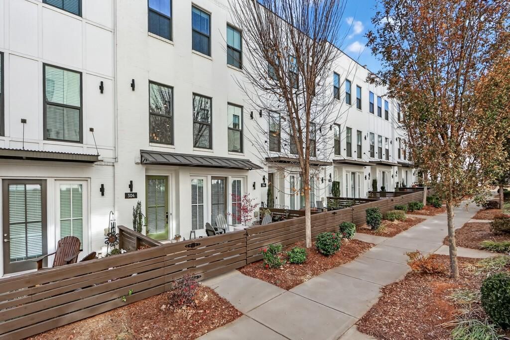 Property Photo: 304 Liberty Way GA 30188