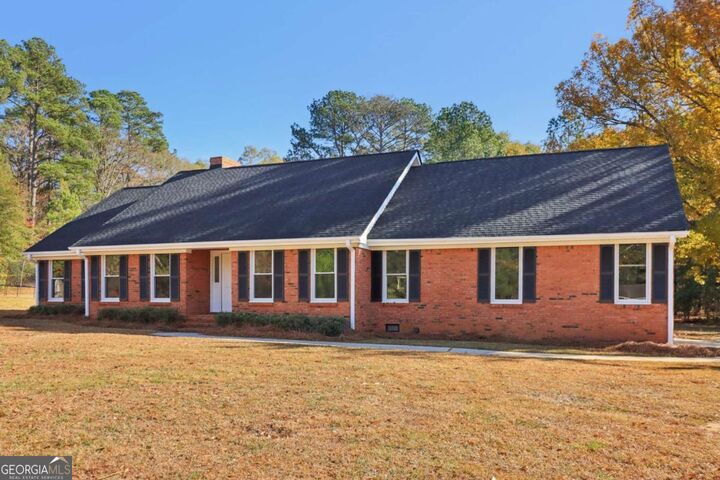 Property Photo: 135 Willow Lake Lane GA 30277