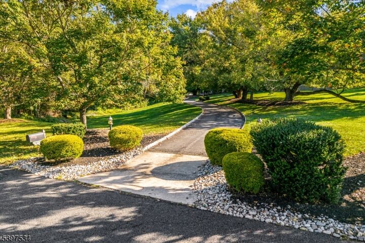 Property Photo:  91 Briar Way  NJ 08853 