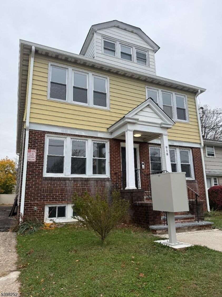 Property Photo:  918 Pennington St 2R  NJ 07202 
