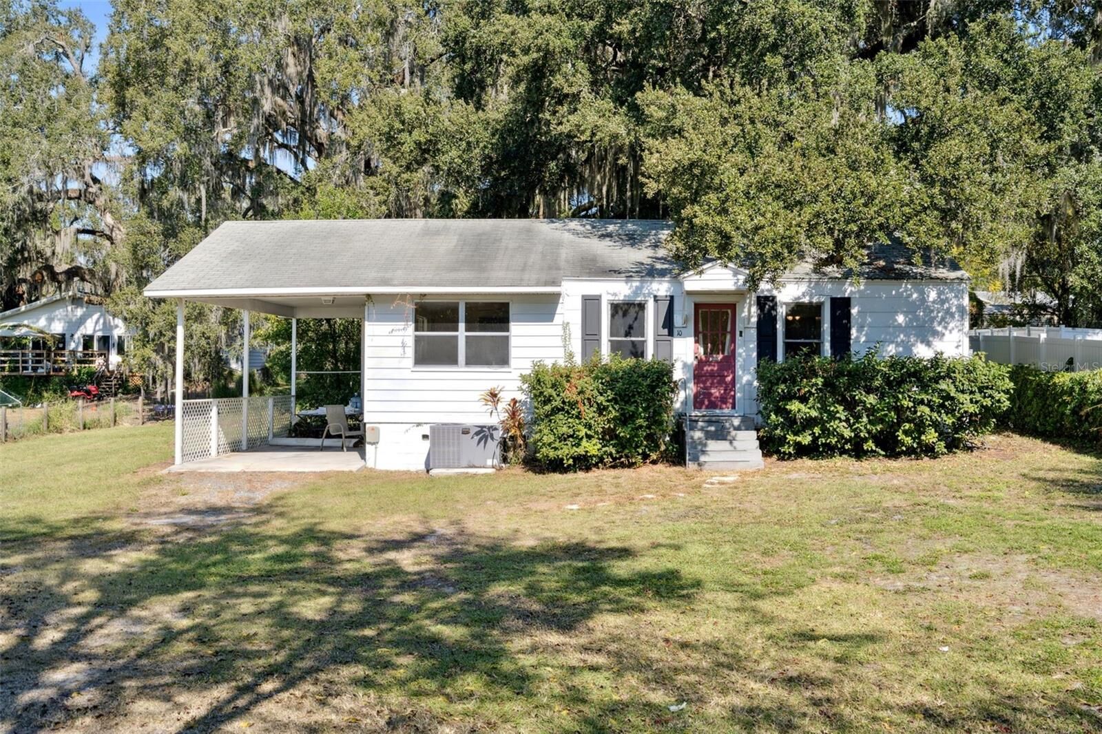 Property Photo: 10 Lucerne Circle FL 34748