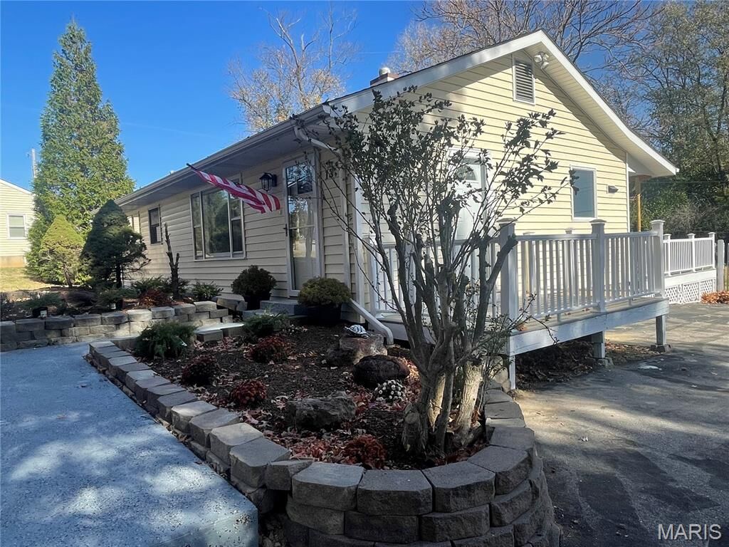 Property Photo:  13 E Meadow Lane  MO 63021 