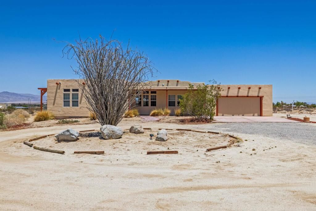 Property Photo:  437 Ocotillo Circle  CA 92004 