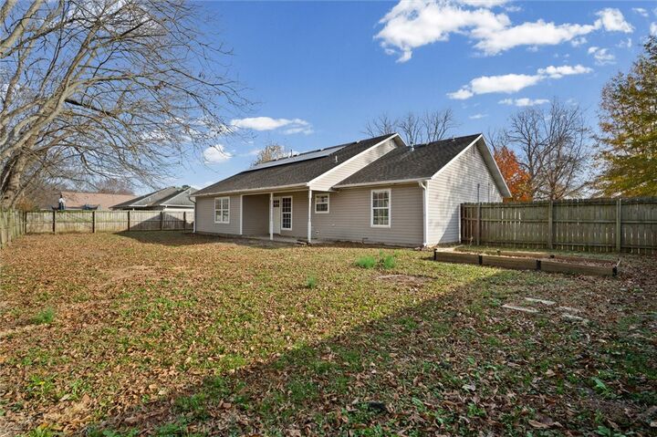 Property Photo: 2749 Jessica Place AR 72701