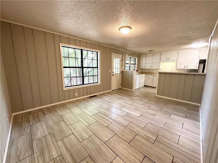 Property Photo: 2201 W Deane Street AR 72703