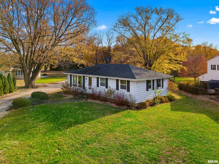 Property Photo:  22623 Veterans Road  IL 61550 