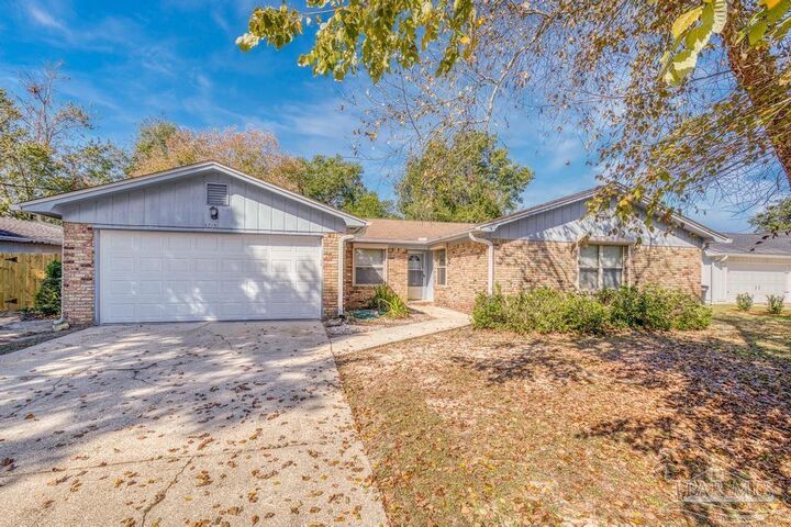 4015 Burbank Dr  Pensacola FL 32504 photo