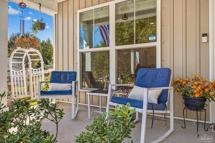 Property Photo: 4781 Christopher Ln FL 32583