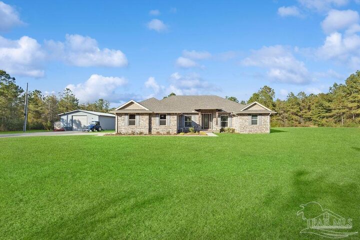 Property Photo: 564 Ard Field Rd FL 32565