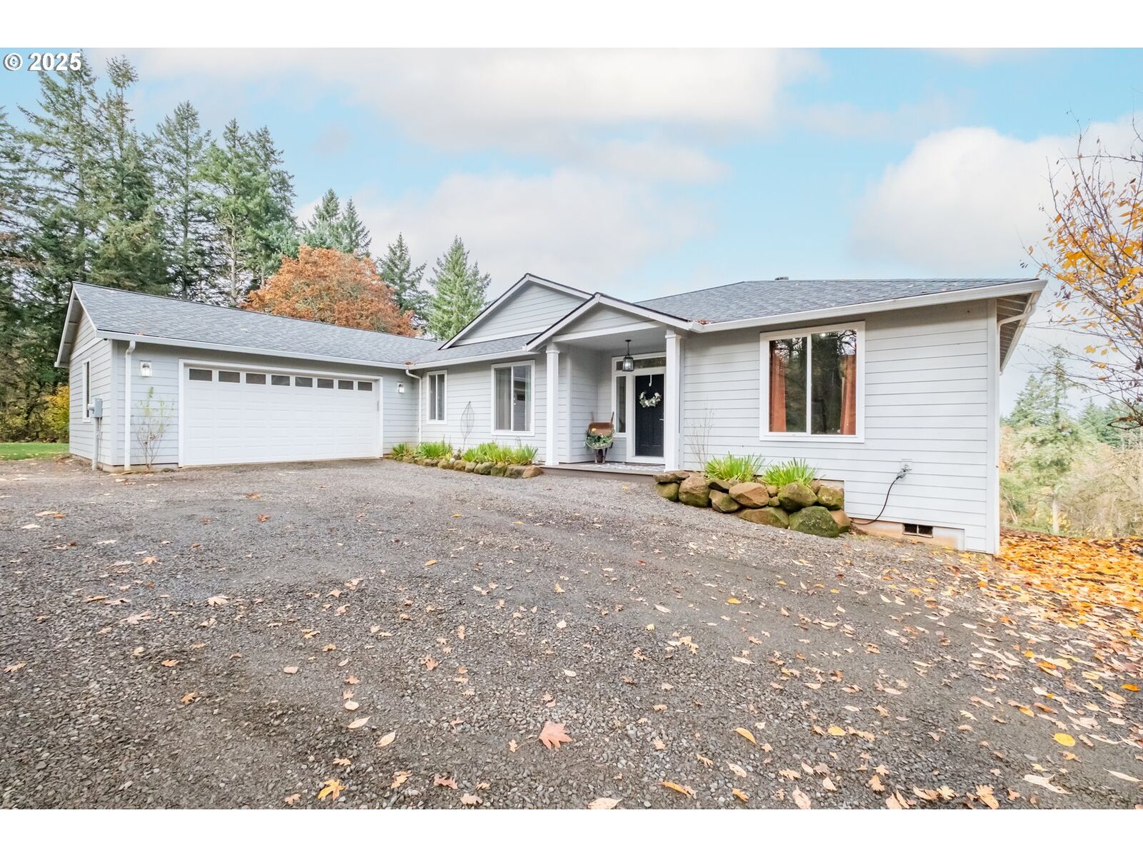 Property Photo: 3777 Meeko Ln SE OR 97392