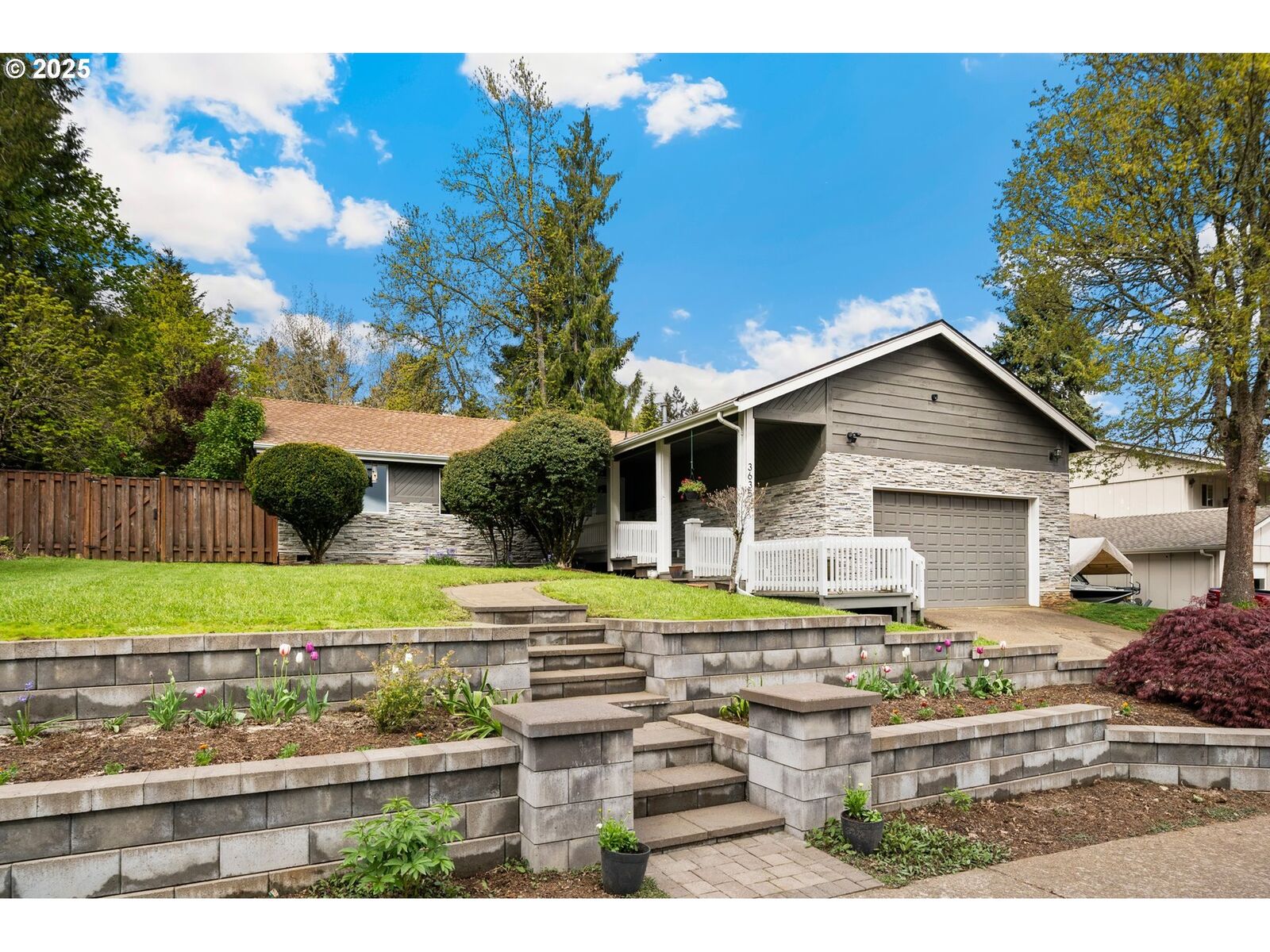 Property Photo: 3635 Lachs Ct OR 97302