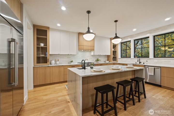 Property Photo:  2714  Fairmount Avenue SW  WA 98116 