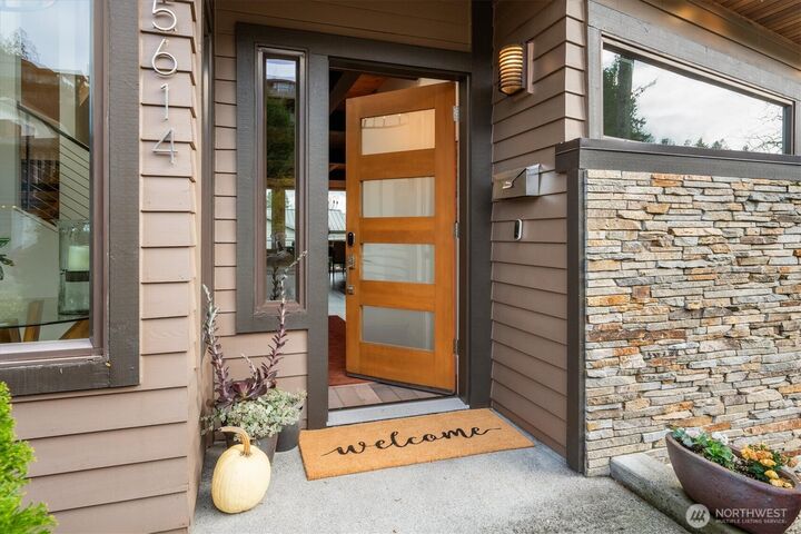 Property Photo: 5614 40th Avenue W WA 98199