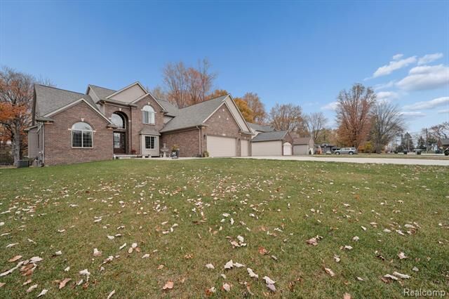 Property Photo:  663 Vanderpool Drive  MI 48083 