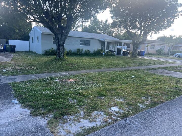 Property Photo:  1116 Arizona Ave  FL 33312 