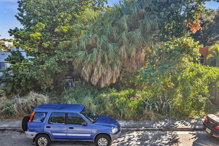 Property Photo:  424 N J St  FL 33460 