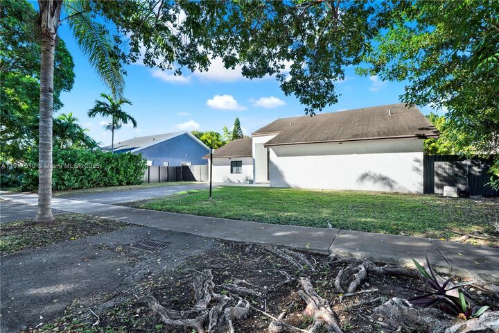 Property Photo:  12221 SW 93rd St  FL 33186 