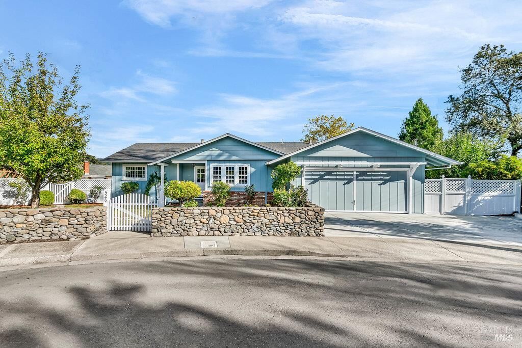 Property Photo: 526 Ivy Court CA 95476