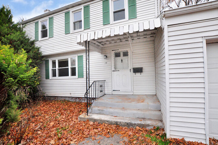 Property Photo:  19 Seneca Road  CT 06117 