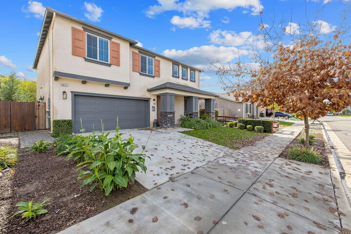 Property Photo:  4017 E Cypress Avenue  CA 93292 