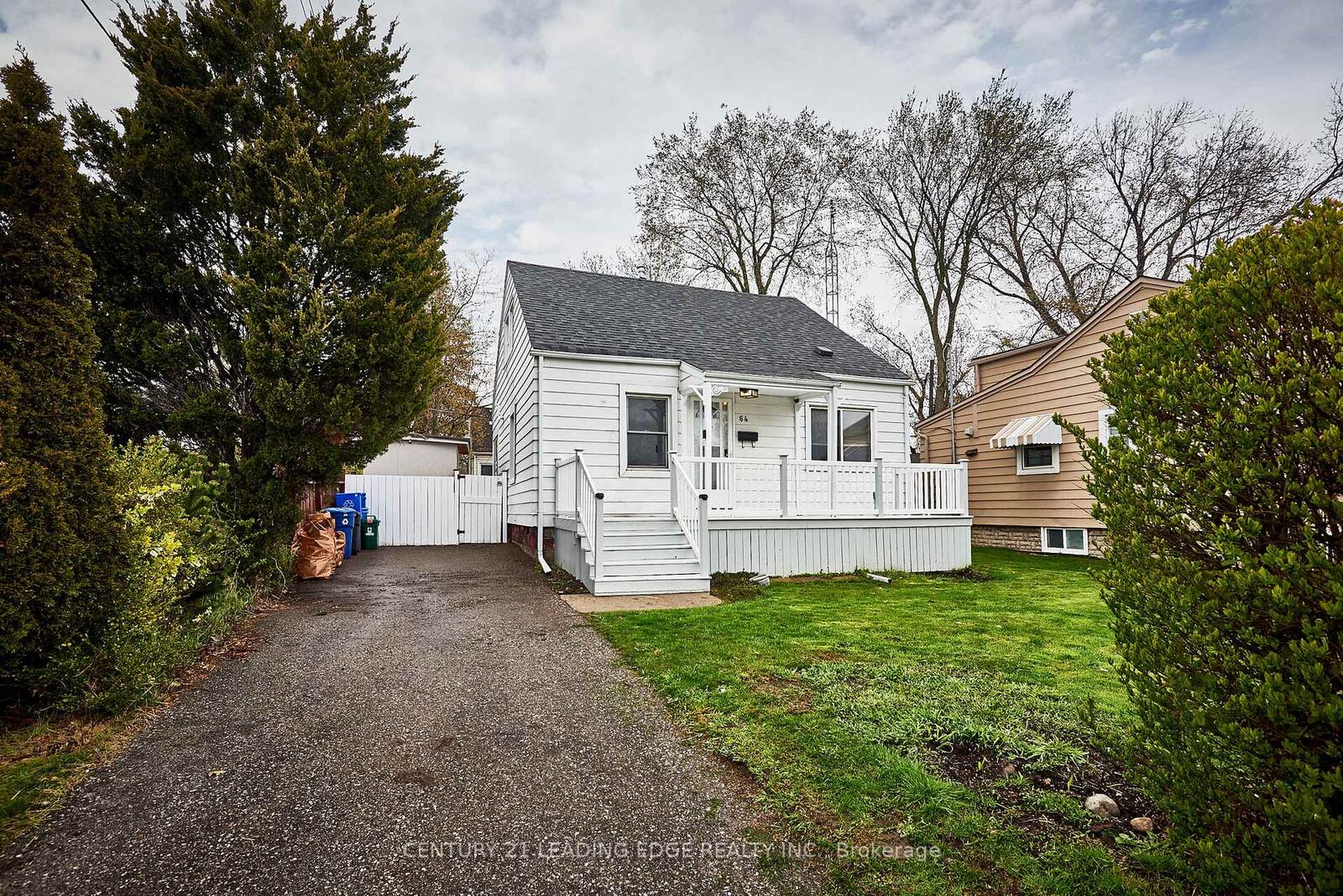 Property Photo:  64 Cedar Street  ON L1S 1V3 