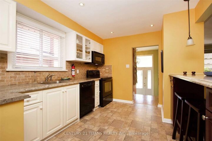 Property Photo: 38 Rochman Boulevard ON M1H 1S2