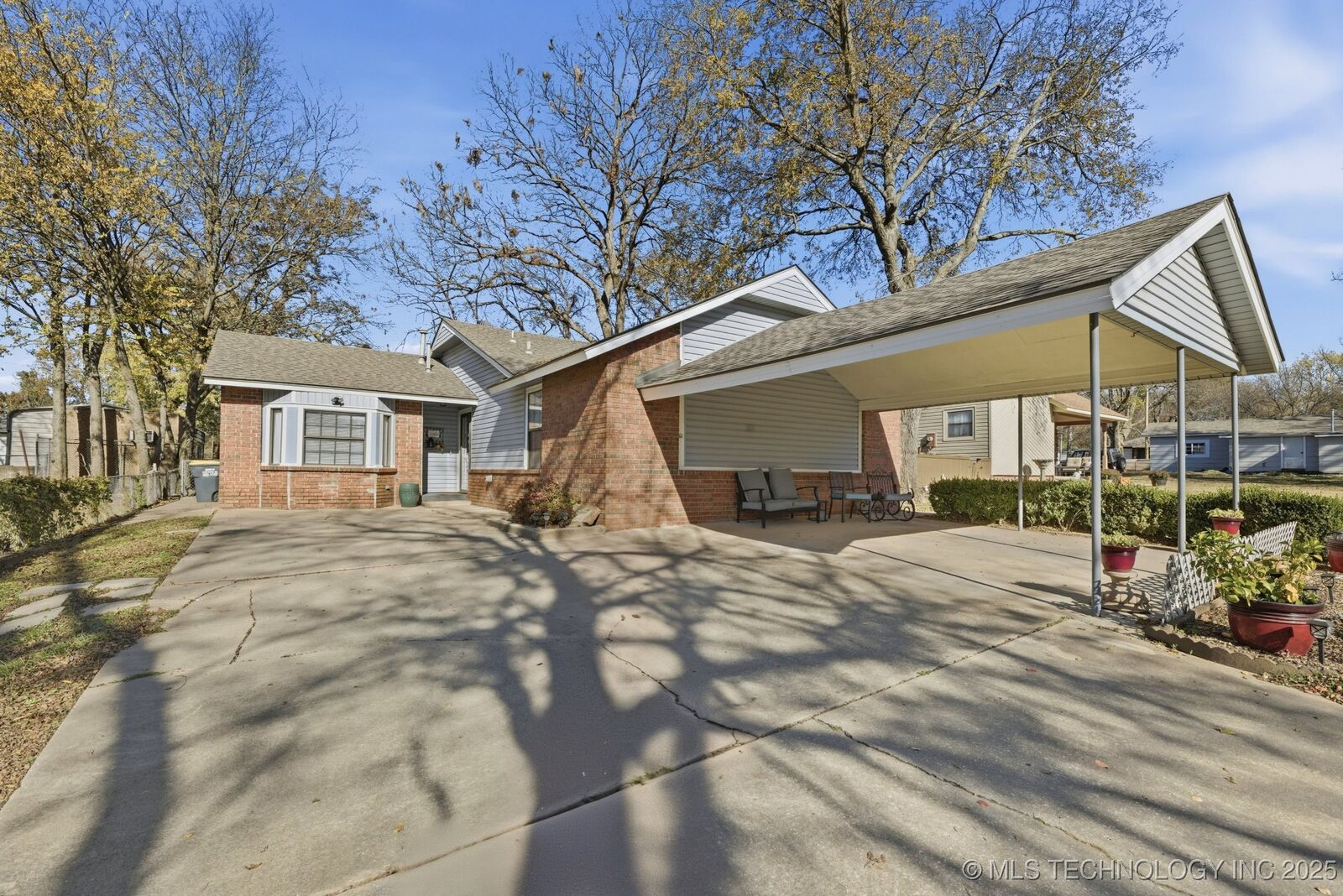 Property Photo:  41 E 148th Street S  OK 74033 