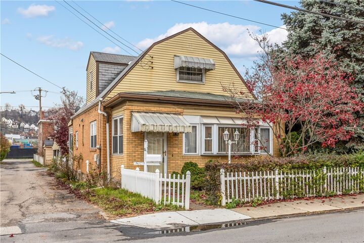 Property Photo: 109 Helen St PA 15136