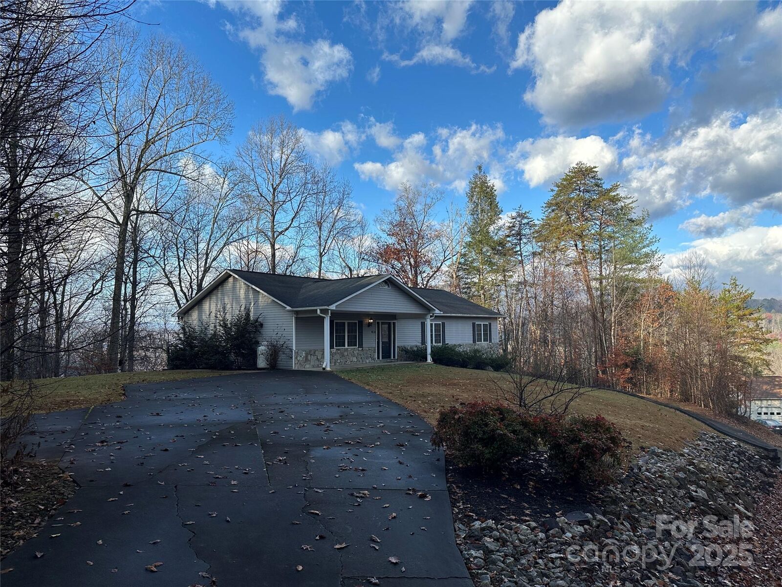 Property Photo: 89 Bobcat Path NC 28752