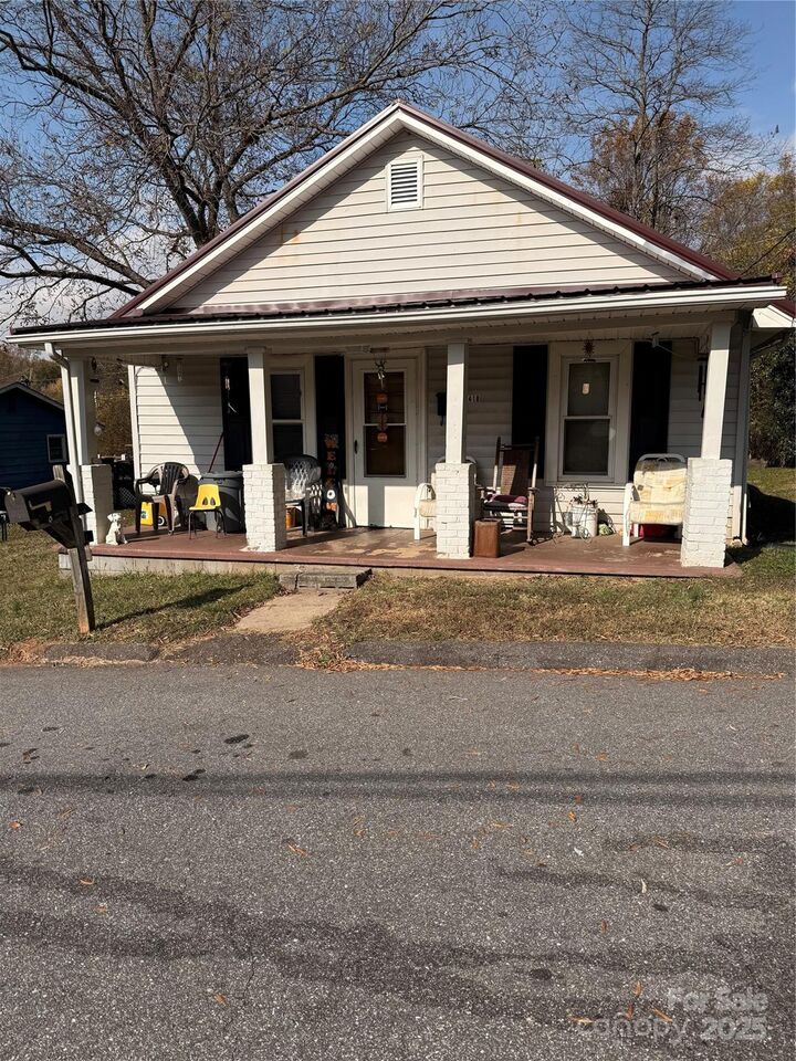 Property Photo:  1418 Huggins Street  NC 28677 