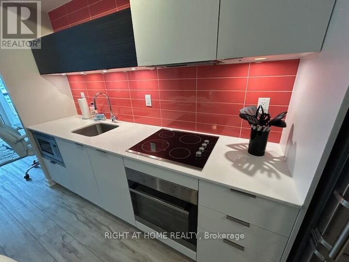 Property Photo:  20 Thomas Riley Road West 1206  ON M9B 0C3 