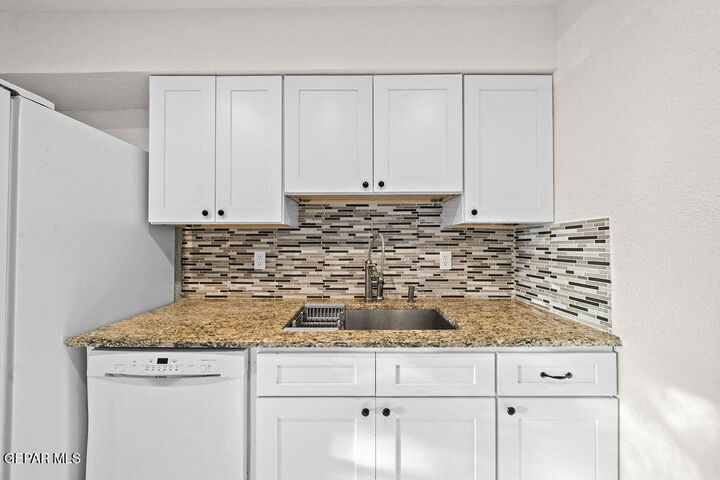 Property Photo: 220 Pyrite Drive TX 79932