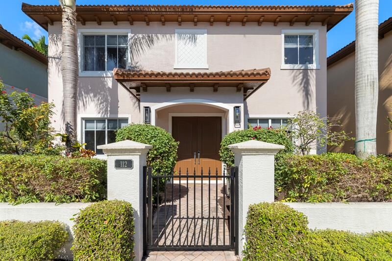 Property Photo:  112 NW Gardener St  FL 33432 