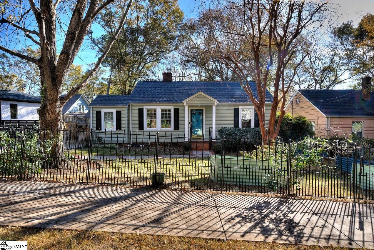 Property Photo:  204 Long Hill Street  SC 29605 