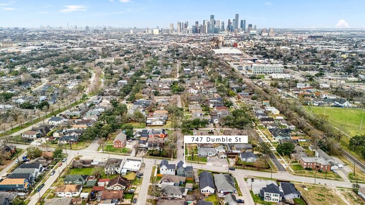 Property Photo: 747 Dumble Street TX 77023