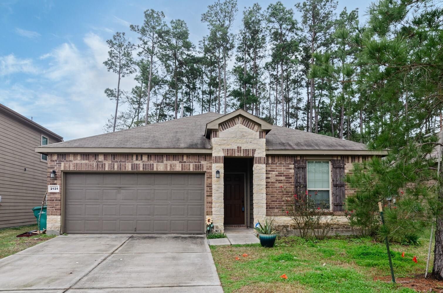 Property Photo:  2131 Lost Timbers Drive  TX 77304 
