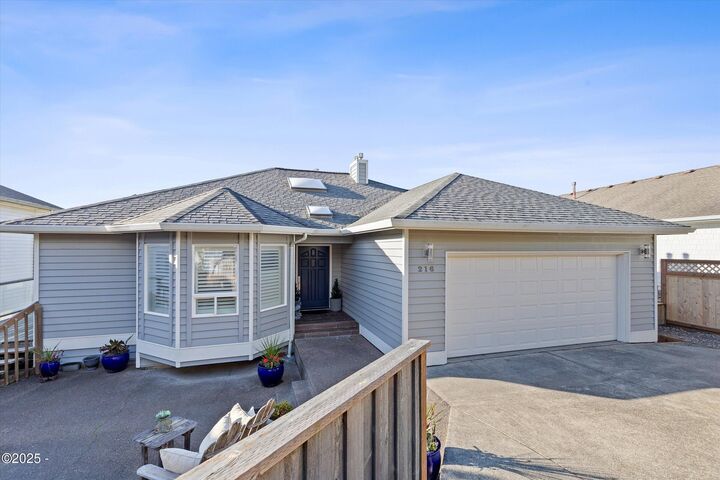 Property Photo:  216 NW 73rd Court  OR 97365 