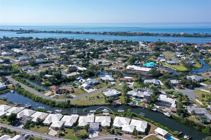 Property Photo:  119 Villa Drive  FL 34229 