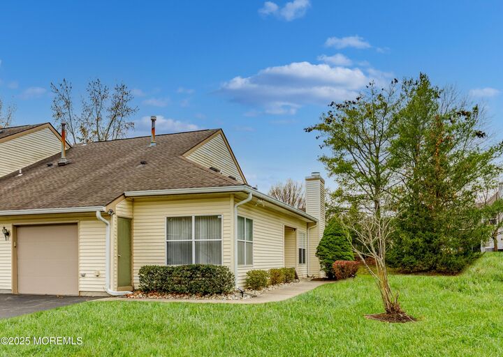 28 Aspen Avenue  Englishtown NJ 07726 photo