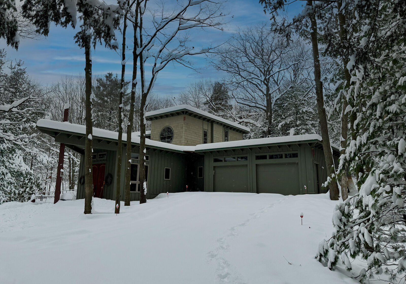 Property Photo: 6035 Scenic Woods Circle N MI 49445