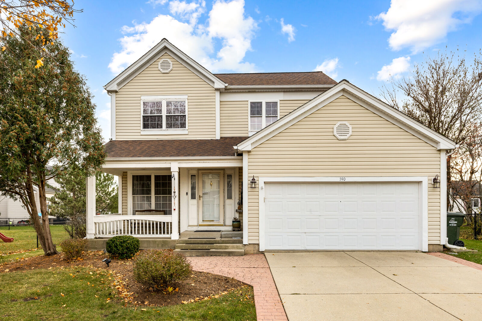 Property Photo: 740 Fairview Lane IL 60177