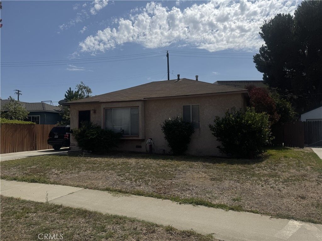 Property Photo:  10555 Karmont  CA 90280 