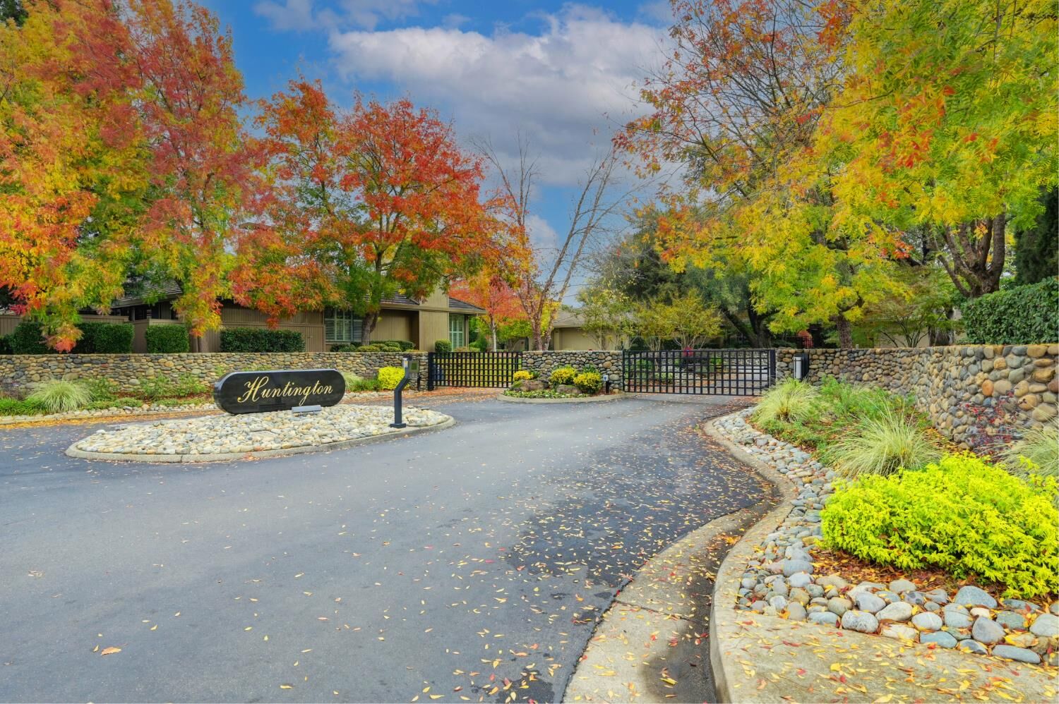 Property Photo: 11370 Huntington Village Lane CA 95670