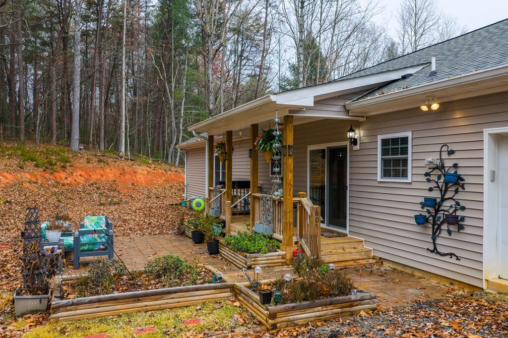 Property Photo: 607 Satsuma Court S GA 30536