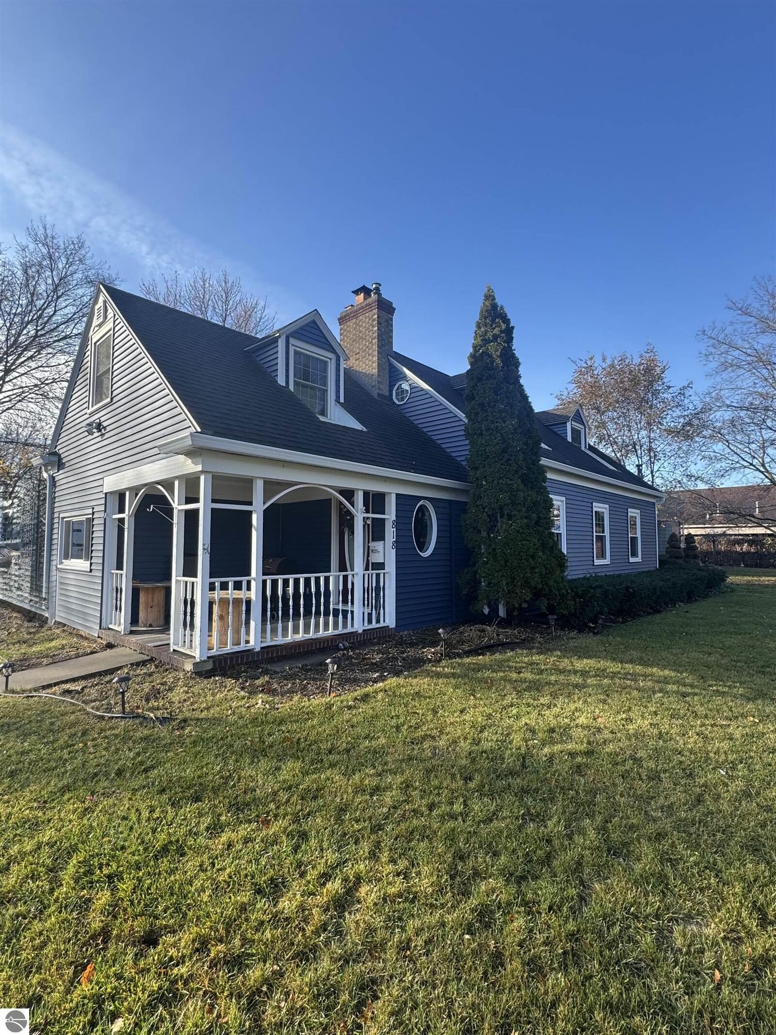 Property Photo:  818 E Maple  MI 48858 