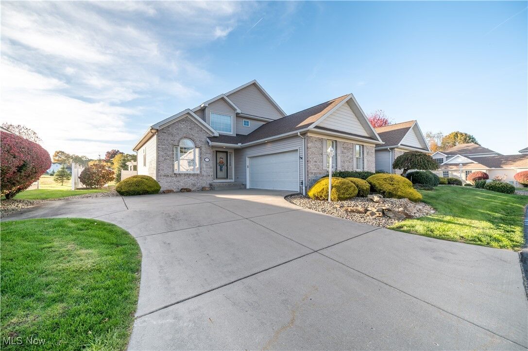 Property Photo: 8550 Ivy Hills Drive 15 OH 44514