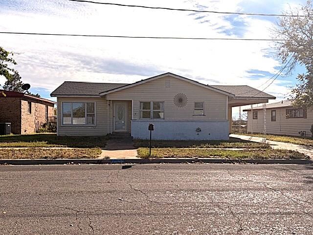 Property Photo: 408 33rd St TX 79549