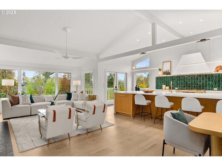 Property Photo:  5044 SW Windsor Ct  OR 97221 