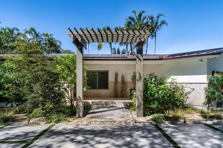 Property Photo: 12050 Moss Ranch Rd FL 33156